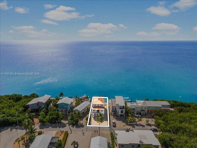 待售: $7,500,000 (5 贝兹, 4 浴室, 3026 平方英尺)