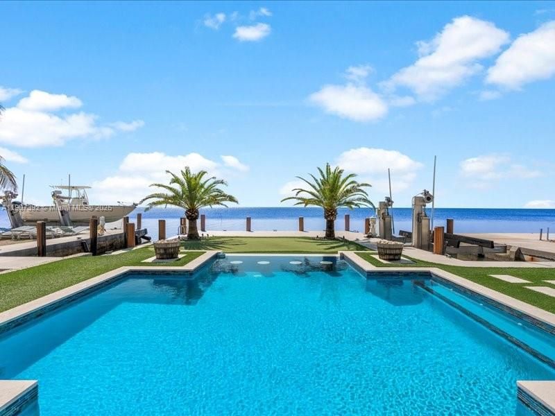 待售: $7,500,000 (5 贝兹, 4 浴室, 3026 平方英尺)