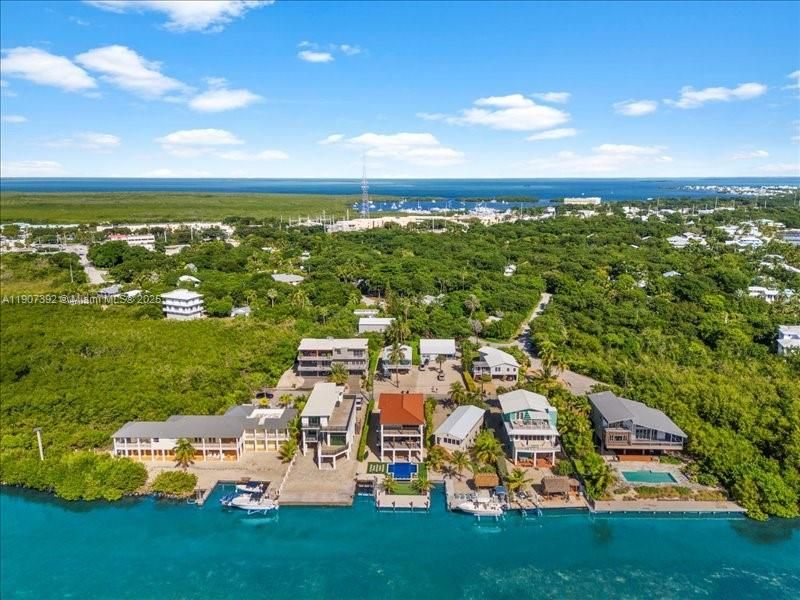 待售: $7,500,000 (5 贝兹, 4 浴室, 3026 平方英尺)