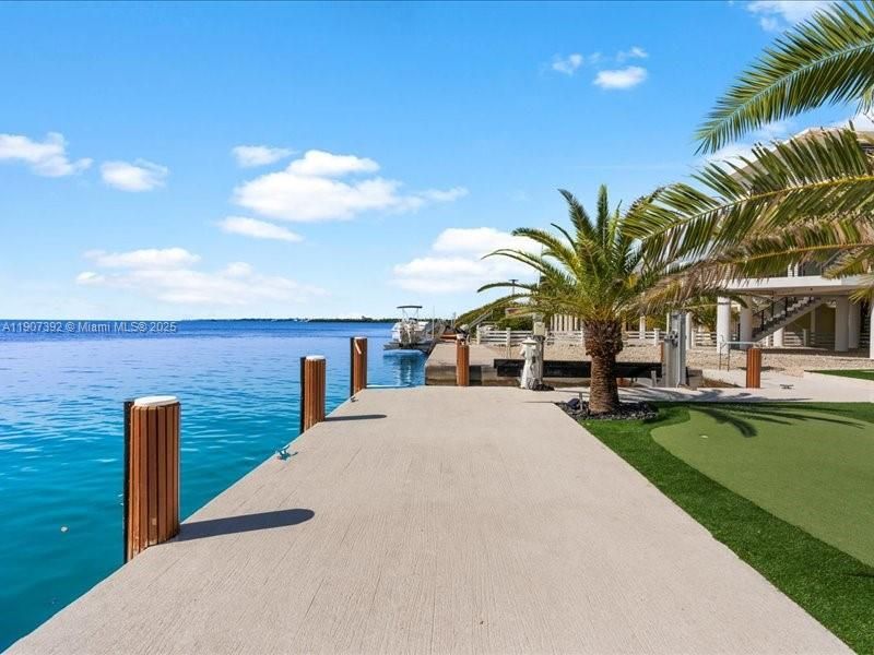 待售: $7,500,000 (5 贝兹, 4 浴室, 3026 平方英尺)