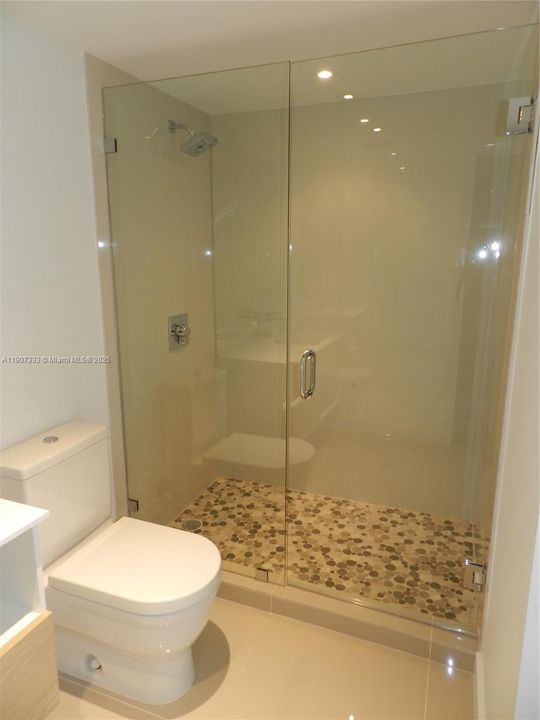 Activo con contrato: $3,650 (2 camas, 2 baños, 1570 Pies cuadrados)