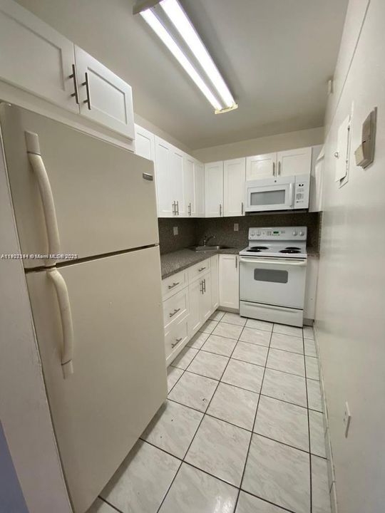 For Rent: $1,994 (2 beds, 1 baths, 728 Square Feet)