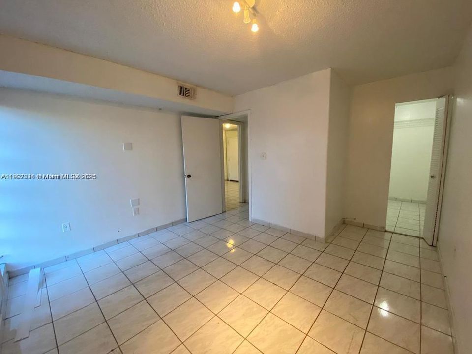 For Rent: $1,994 (2 beds, 1 baths, 728 Square Feet)
