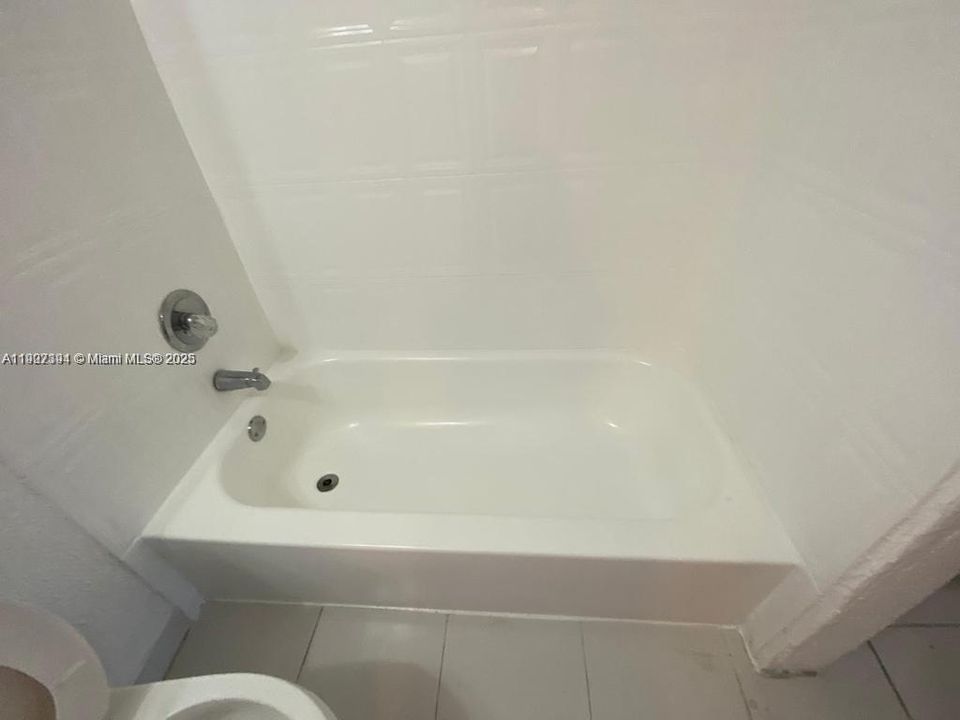 For Rent: $1,994 (2 beds, 1 baths, 728 Square Feet)