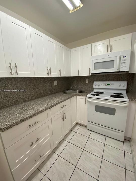 For Rent: $1,994 (2 beds, 1 baths, 728 Square Feet)