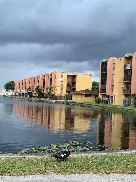 For Rent: $1,994 (2 beds, 1 baths, 728 Square Feet)