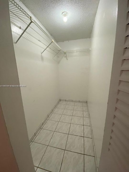 For Rent: $1,994 (2 beds, 1 baths, 728 Square Feet)