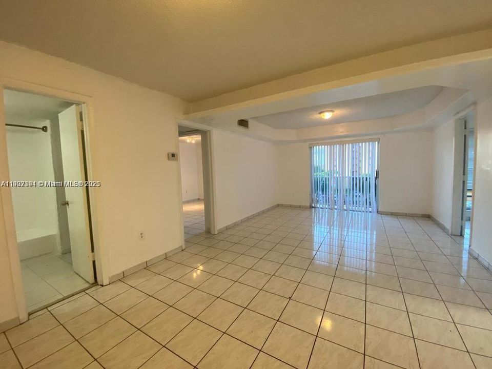 For Rent: $1,994 (2 beds, 1 baths, 728 Square Feet)