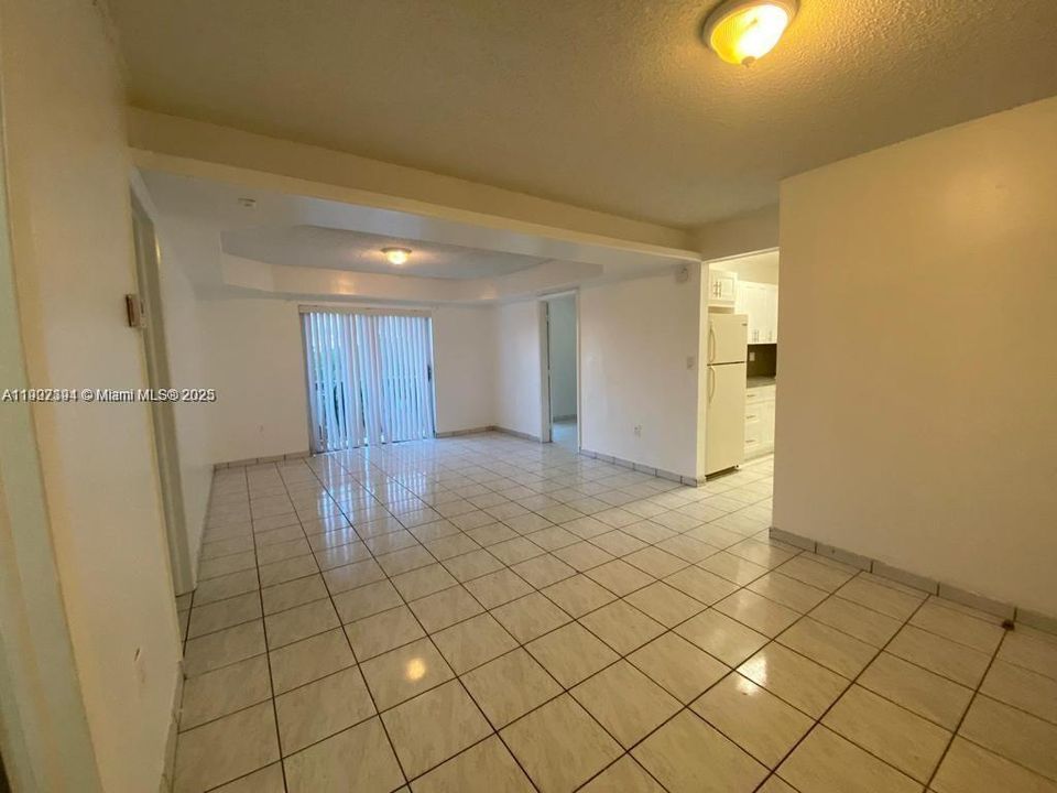 For Rent: $1,994 (2 beds, 1 baths, 728 Square Feet)