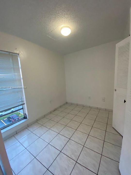 For Rent: $1,994 (2 beds, 1 baths, 728 Square Feet)