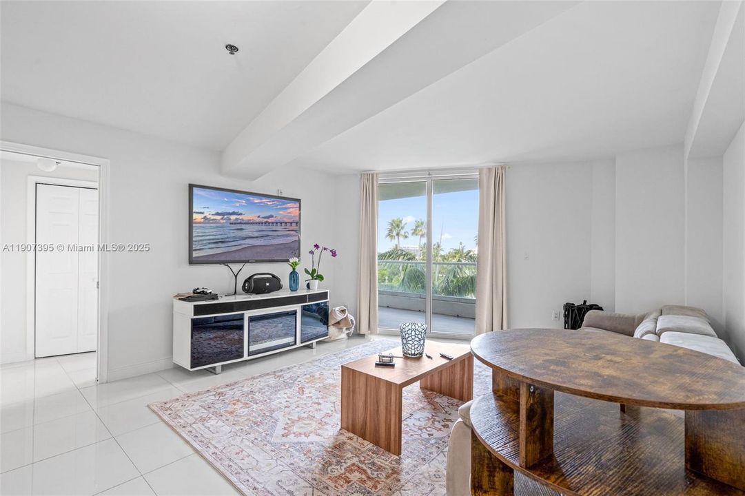 For Rent: $2,500 (1 beds, 1 baths, 862 Square Feet)