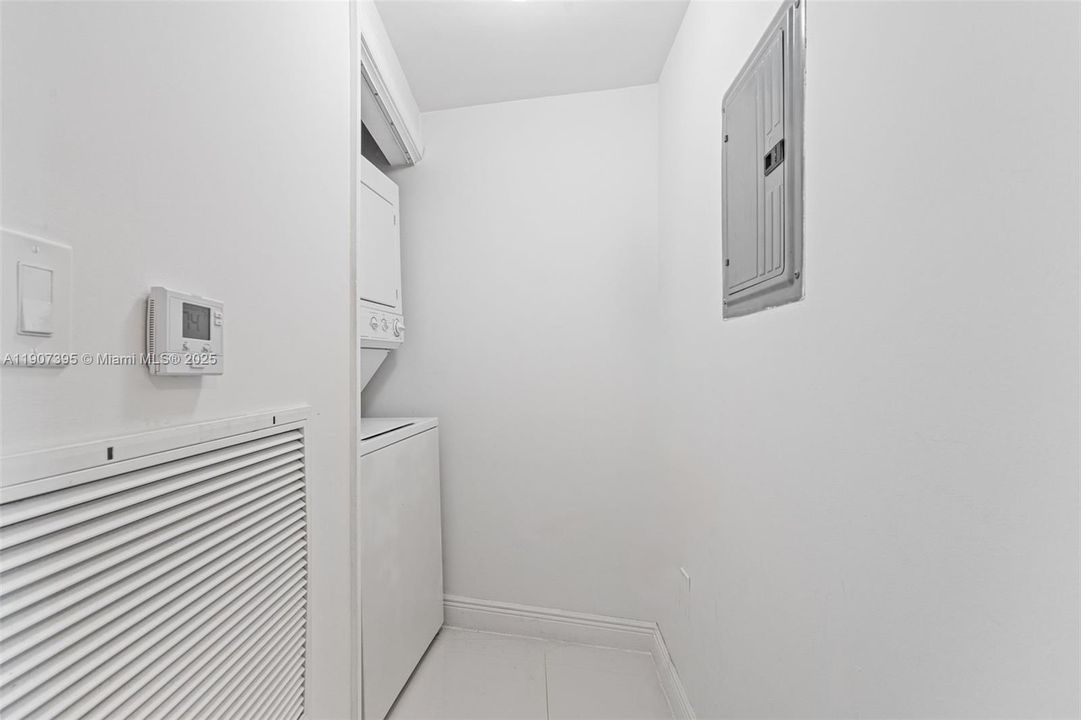 For Rent: $2,500 (1 beds, 1 baths, 862 Square Feet)