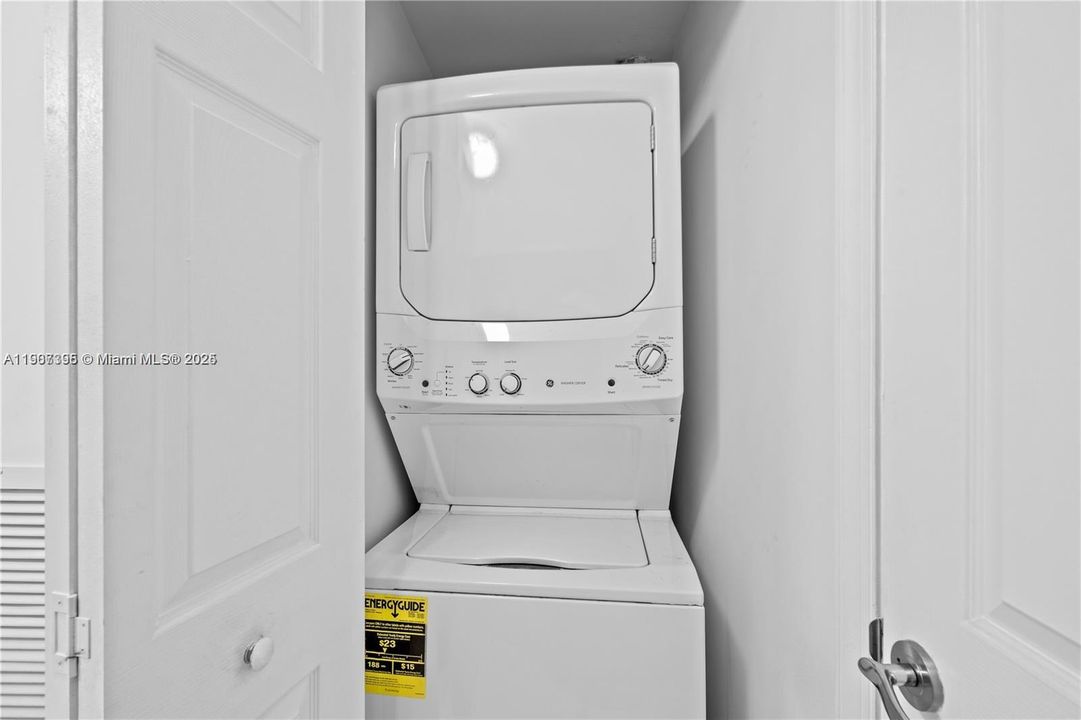 For Rent: $2,500 (1 beds, 1 baths, 862 Square Feet)