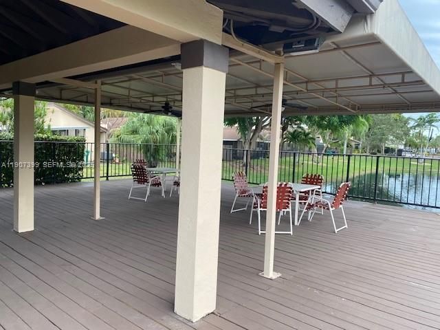 Deck on the lake for your enjoyment