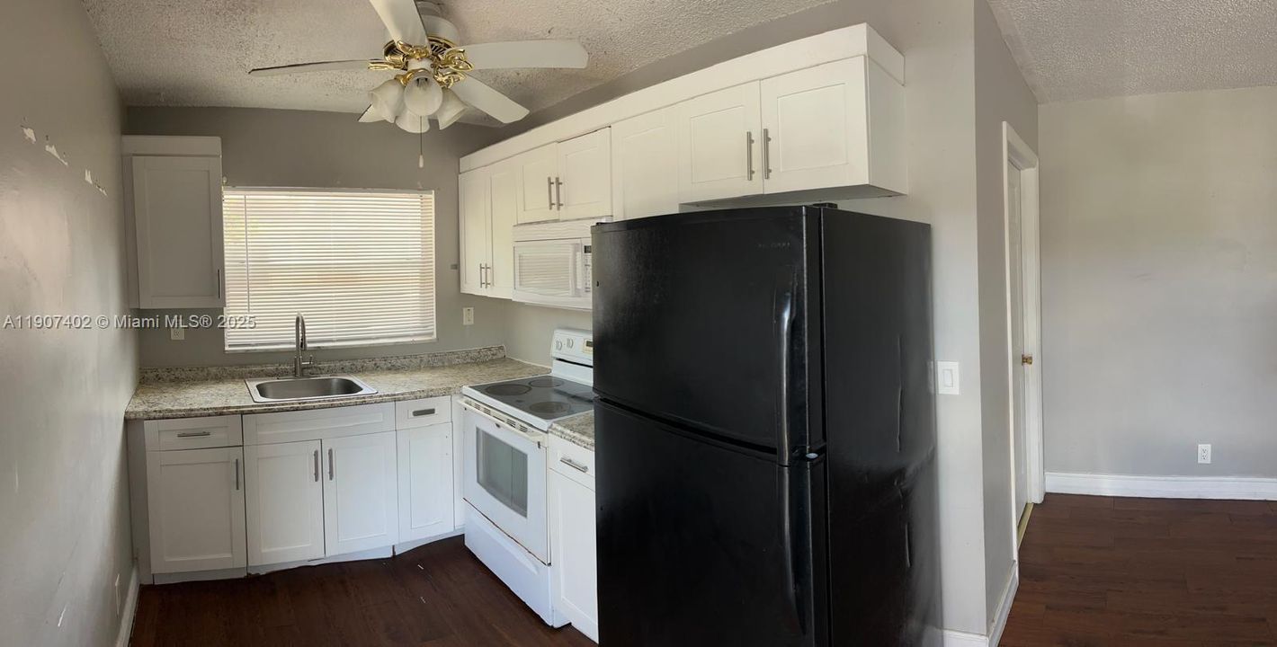 For Rent: $3,434 (3 beds, 2 baths, 2880 Square Feet)