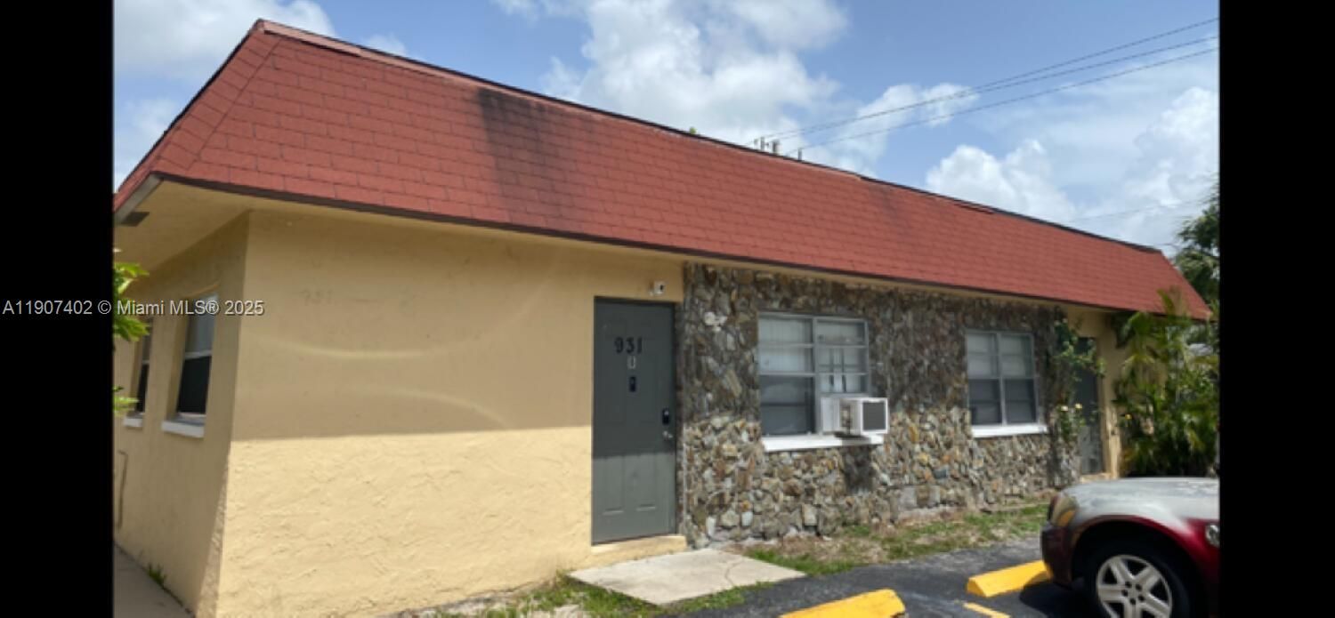 For Rent: $3,434 (3 beds, 2 baths, 2880 Square Feet)