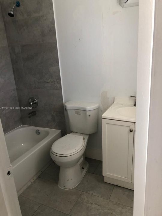 For Rent: $3,434 (3 beds, 2 baths, 2880 Square Feet)