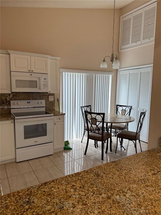 出租: $3,500 (3 贝兹, 2 浴室, 1734 平方英尺)