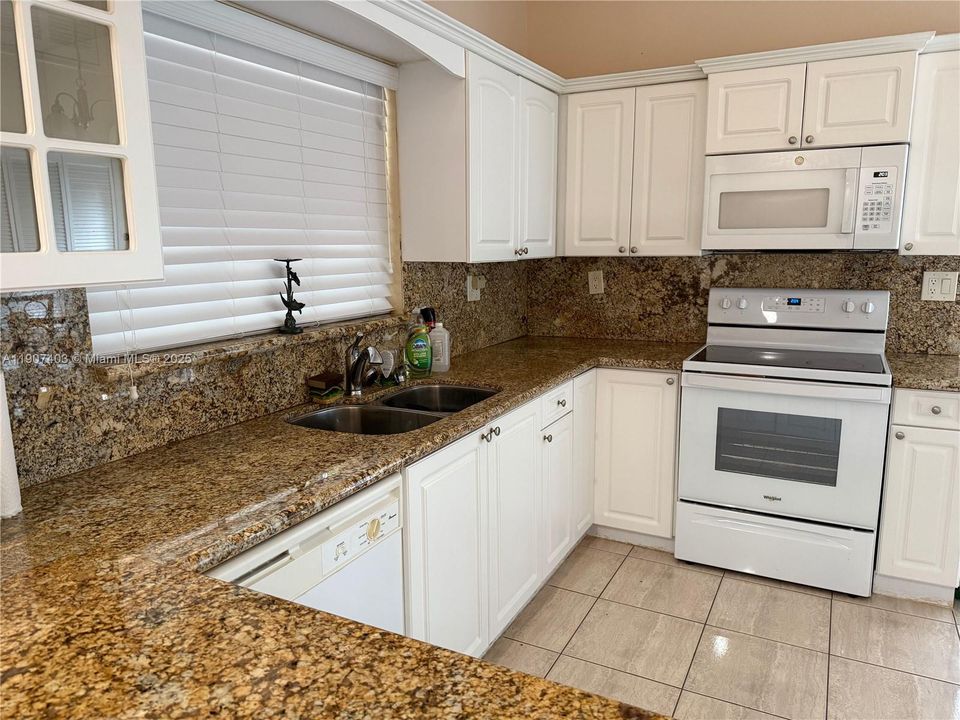 出租: $3,500 (3 贝兹, 2 浴室, 1734 平方英尺)