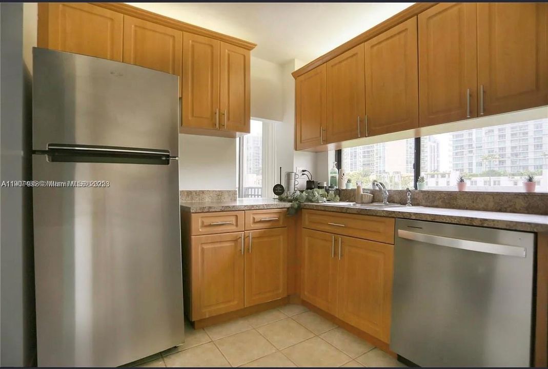 For Rent: $2,500 (1 beds, 1 baths, 767 Square Feet)