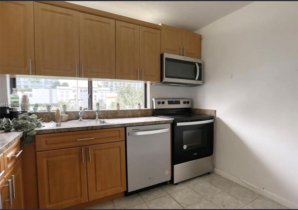 For Rent: $2,500 (1 beds, 1 baths, 767 Square Feet)