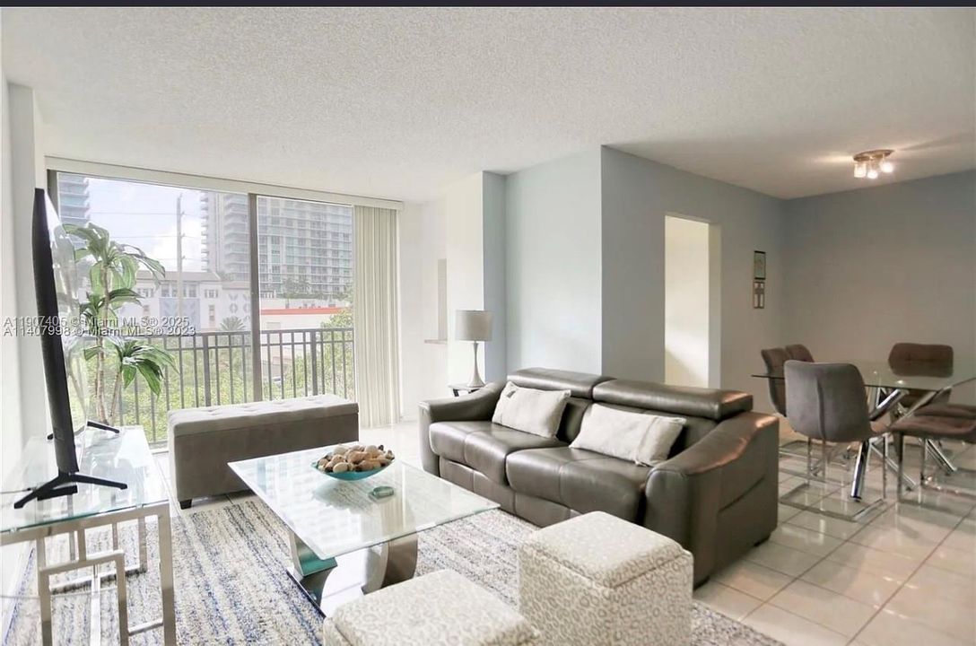 For Rent: $2,500 (1 beds, 1 baths, 767 Square Feet)