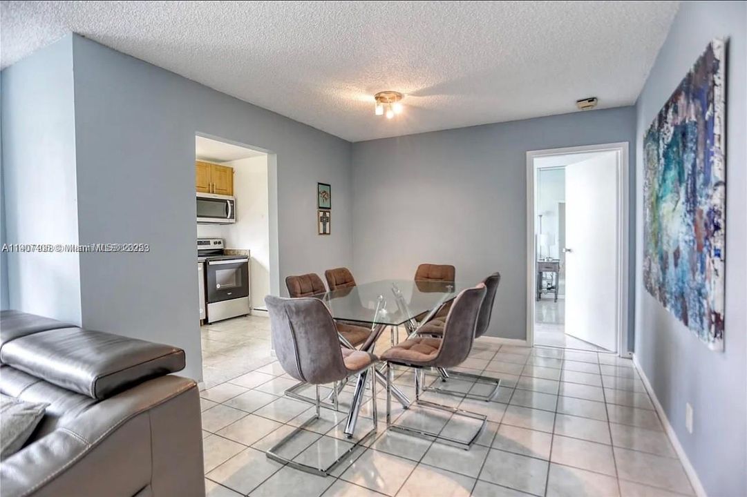 For Rent: $2,500 (1 beds, 1 baths, 767 Square Feet)