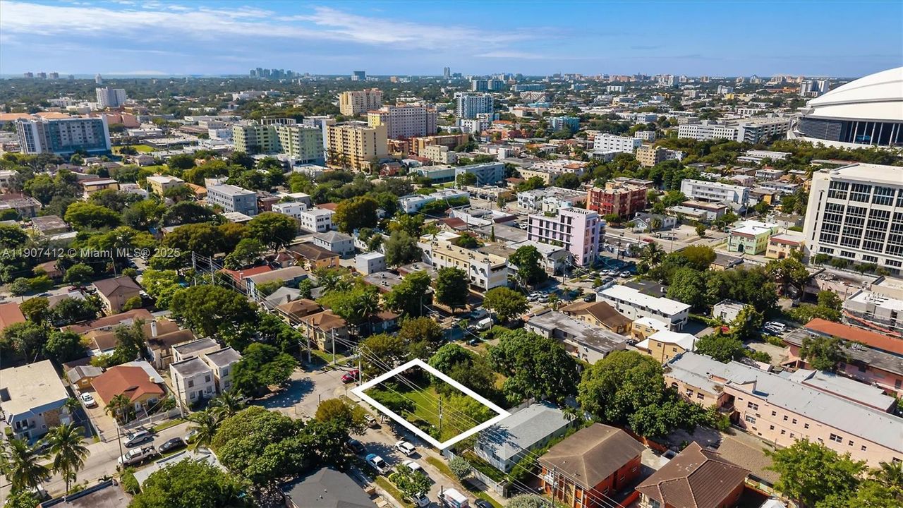 For Sale: $720,000 (0.12 acres)