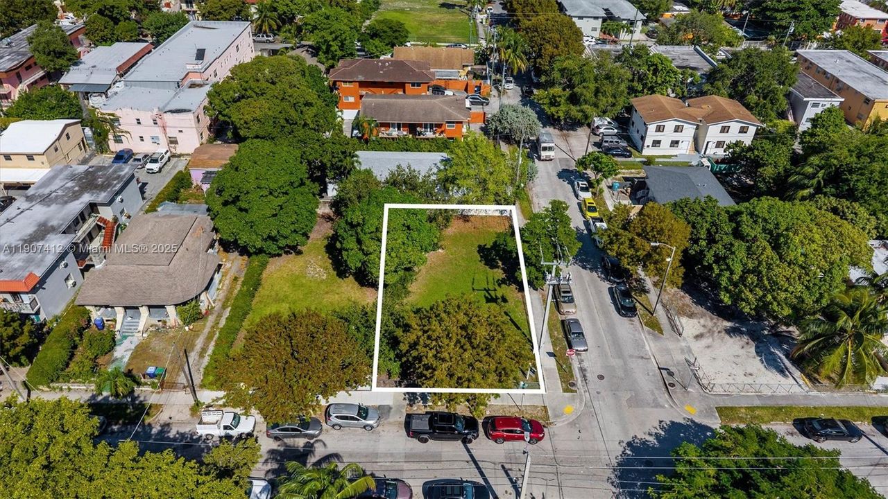 For Sale: $720,000 (0.12 acres)