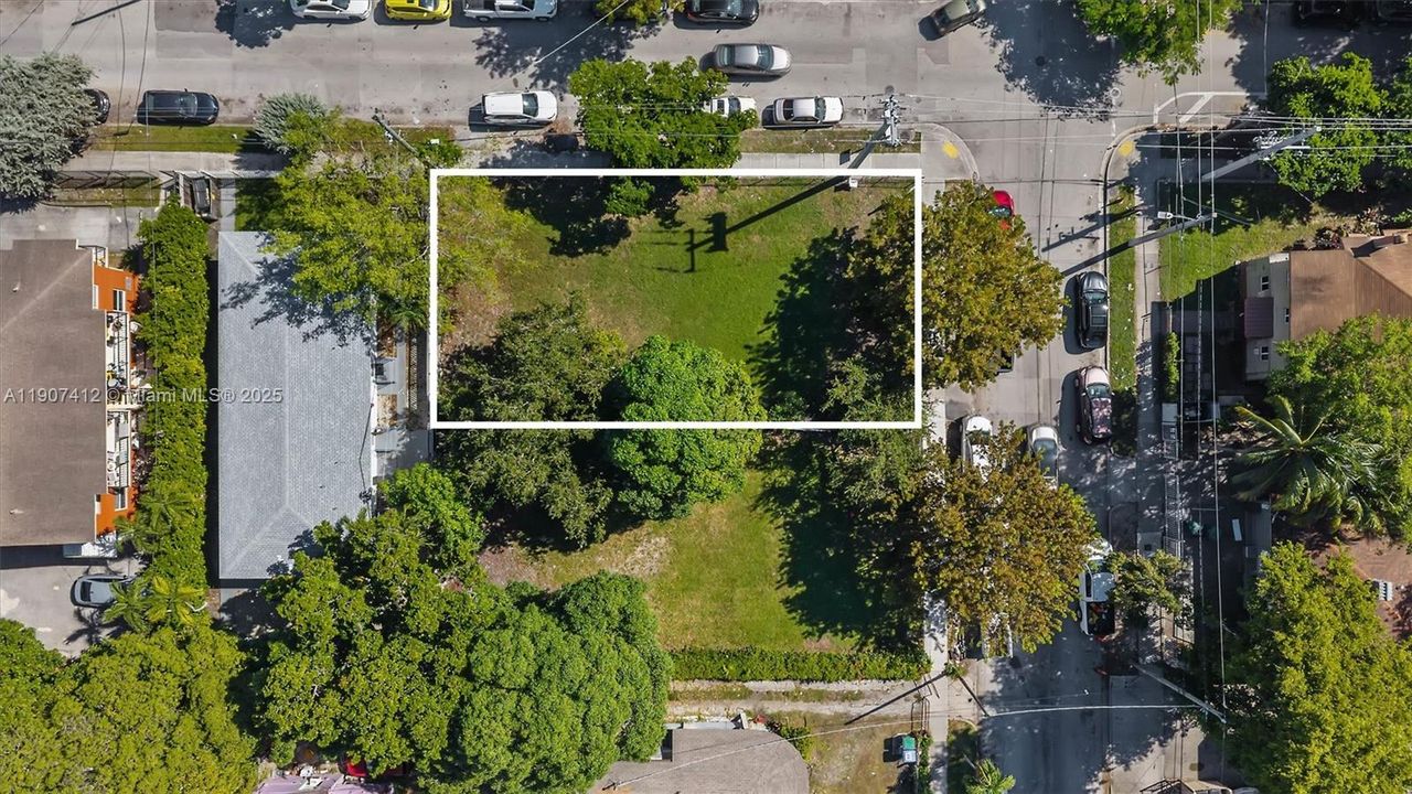 For Sale: $720,000 (0.12 acres)