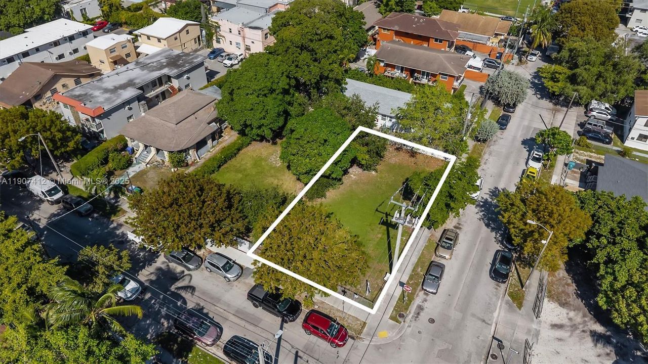 For Sale: $720,000 (0.12 acres)