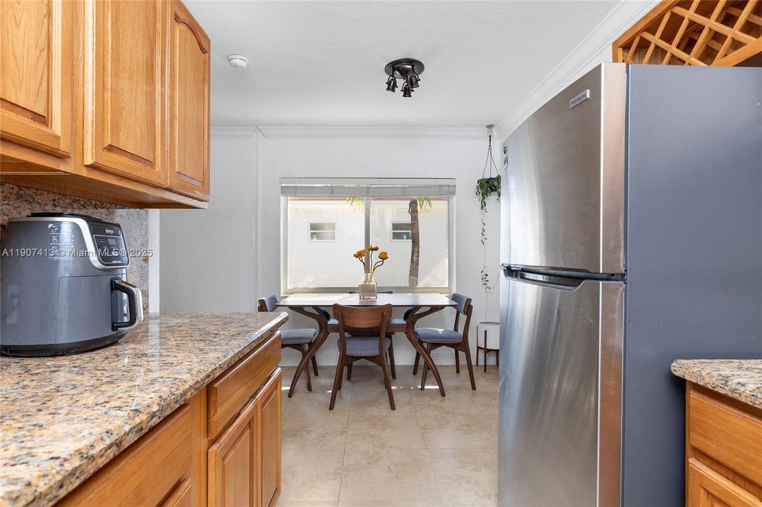 For Rent: $2,900 (2 beds, 2 baths, 899 Square Feet)