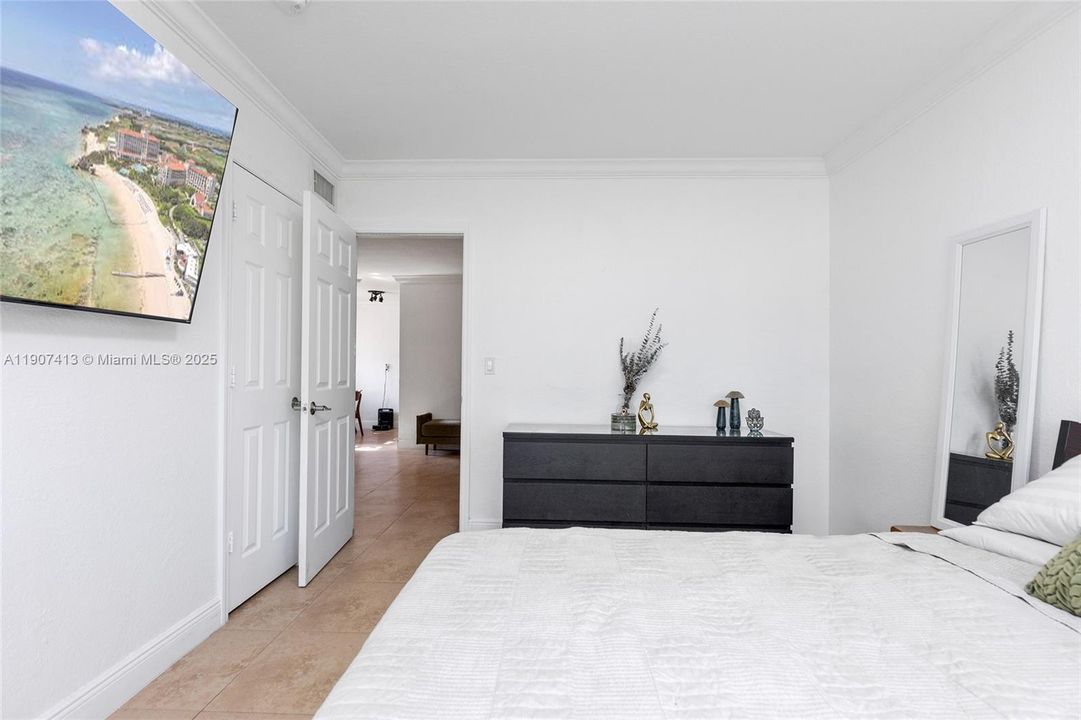 For Rent: $2,900 (2 beds, 2 baths, 899 Square Feet)