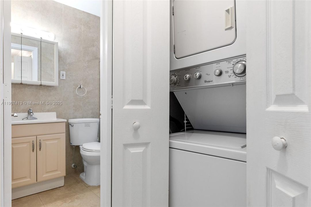 For Rent: $2,900 (2 beds, 2 baths, 899 Square Feet)