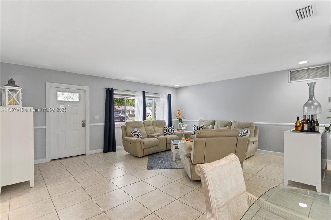 For Sale: $774,700 (4 beds, 3 baths, 2520 Square Feet)