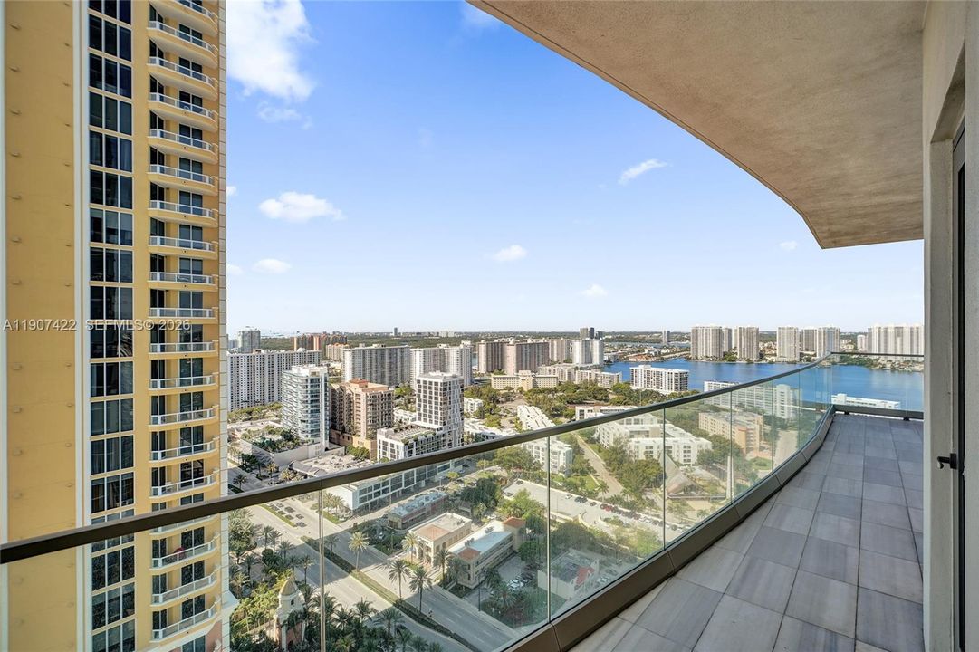 For Sale: $8,940,000 (5 beds, 7 baths, 3803 Square Feet)