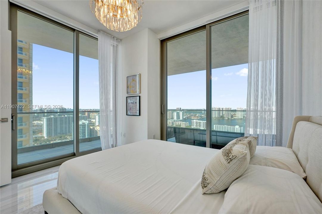 For Sale: $8,940,000 (5 beds, 7 baths, 3803 Square Feet)