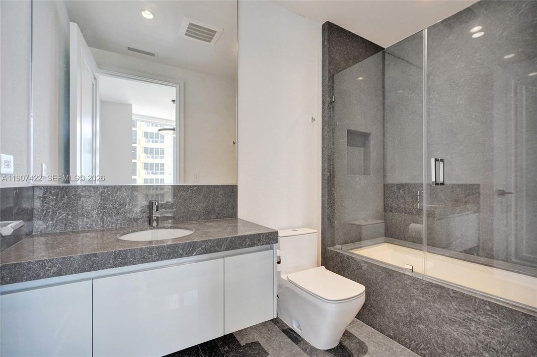 For Sale: $8,940,000 (5 beds, 7 baths, 3803 Square Feet)