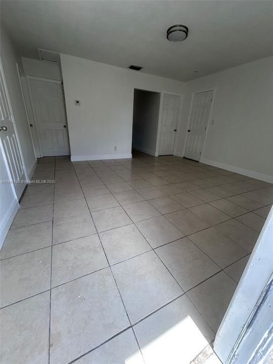 Active With Contract: $1,925 (3 beds, 2 baths, 1608 Square Feet)