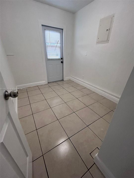 Active With Contract: $1,925 (3 beds, 2 baths, 1608 Square Feet)