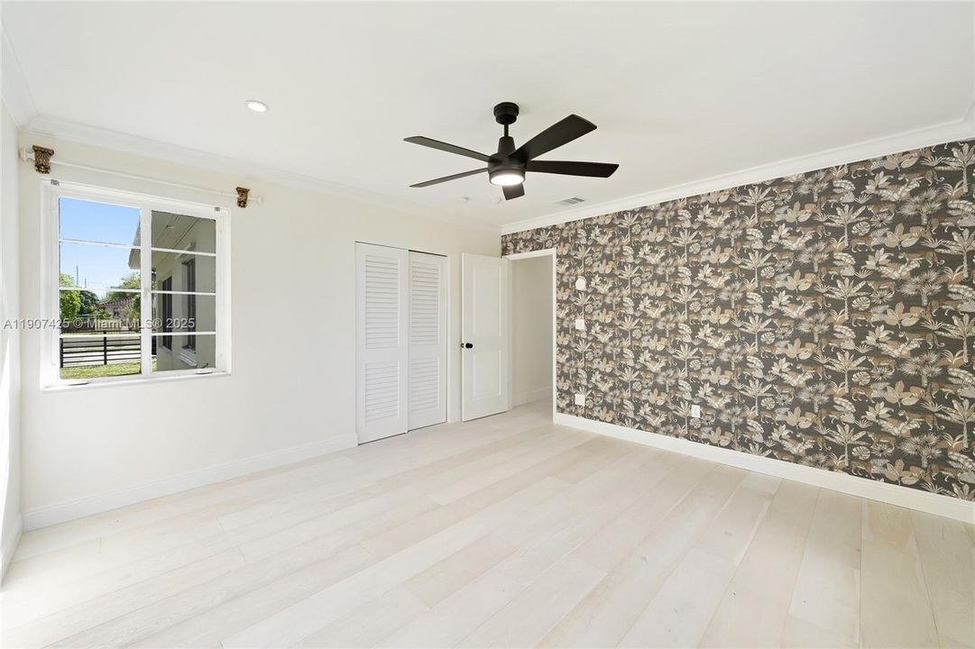 Под контрактом: $4,600 (3 спален, 3 ванн, 1576 Квадратных фут)