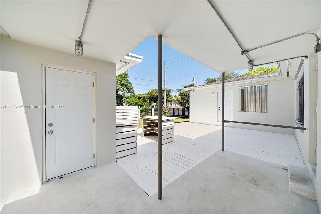 Под контрактом: $4,600 (3 спален, 3 ванн, 1576 Квадратных фут)