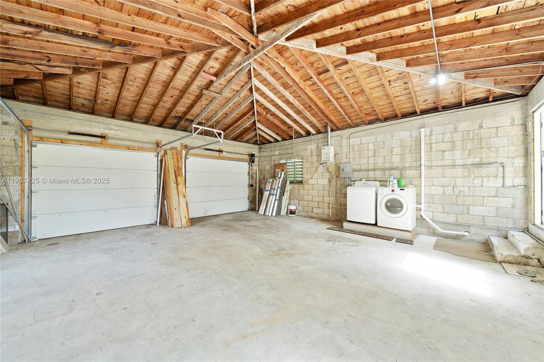 Под контрактом: $4,600 (3 спален, 3 ванн, 1576 Квадратных фут)