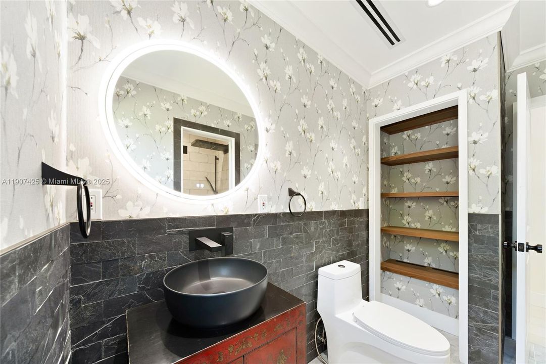 Под контрактом: $4,600 (3 спален, 3 ванн, 1576 Квадратных фут)