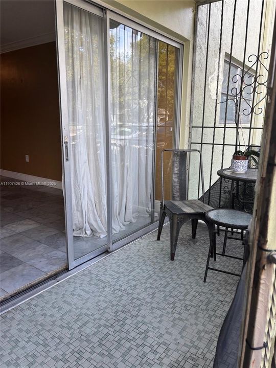 出租: $1,700 (1 贝兹, 1 浴室, 699 平方英尺)