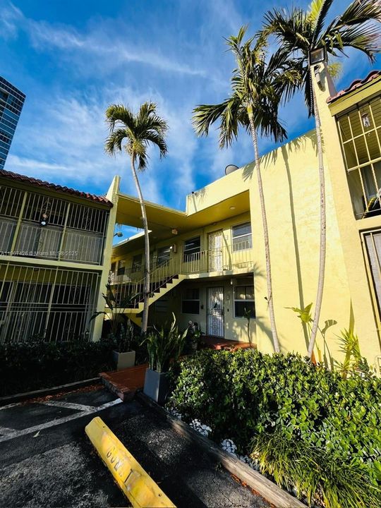 出租: $1,700 (1 贝兹, 1 浴室, 699 平方英尺)