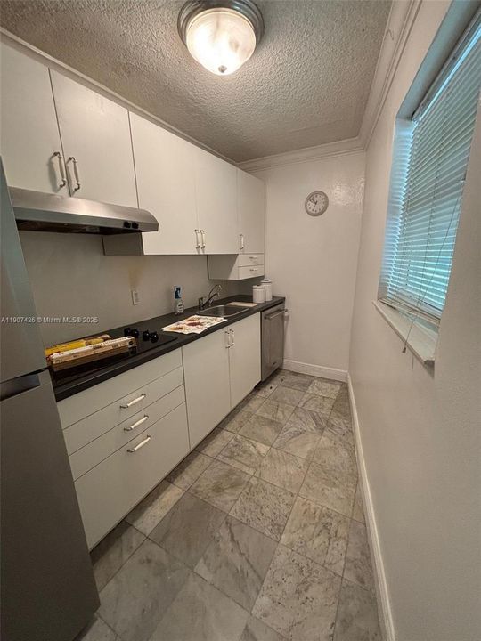 出租: $1,700 (1 贝兹, 1 浴室, 699 平方英尺)