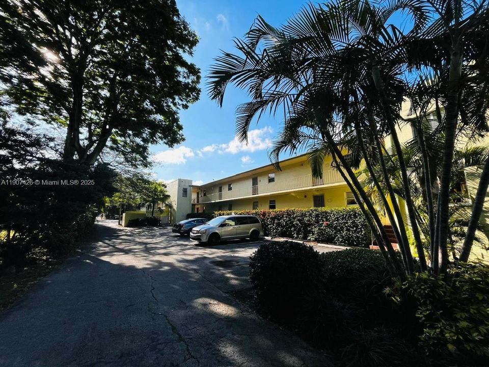 出租: $1,700 (1 贝兹, 1 浴室, 699 平方英尺)