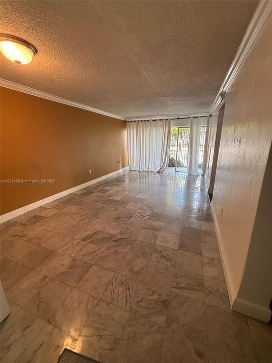 出租: $1,700 (1 贝兹, 1 浴室, 699 平方英尺)