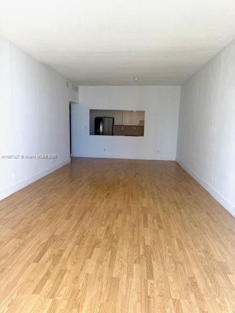 For Rent: $2,450 (1 beds, 1 baths, 1005 Square Feet)